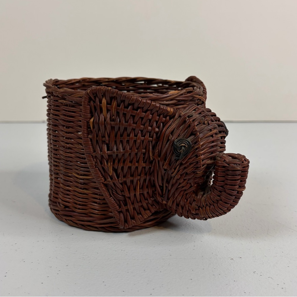 Vintage Woven Wicker Elephant Basket planter Trinket Eyes 70s 80s Owls Boho - Picture 2 of 8